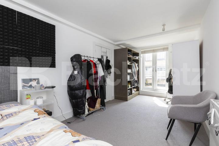 2 bed warehouse apartment in the Clerkenwell area close to Farringdon Great Sutton Street , Clerkenwell
